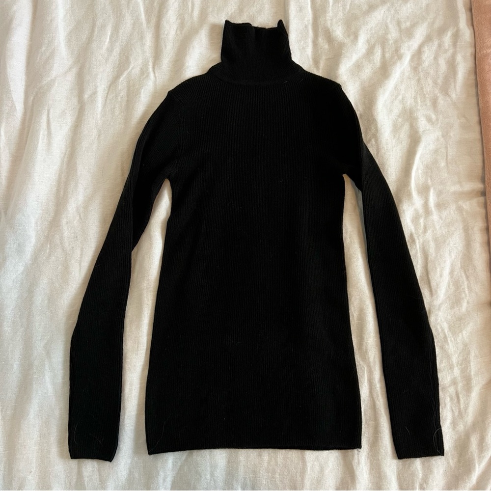 Vince 100% Cashmere Turtleneck in Size XS